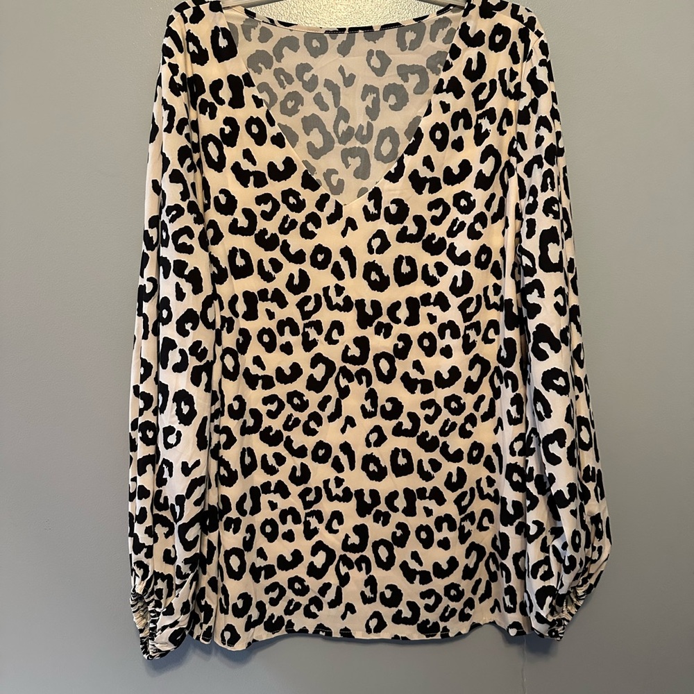 Size XL snow leopard design balloon sleeve blouse